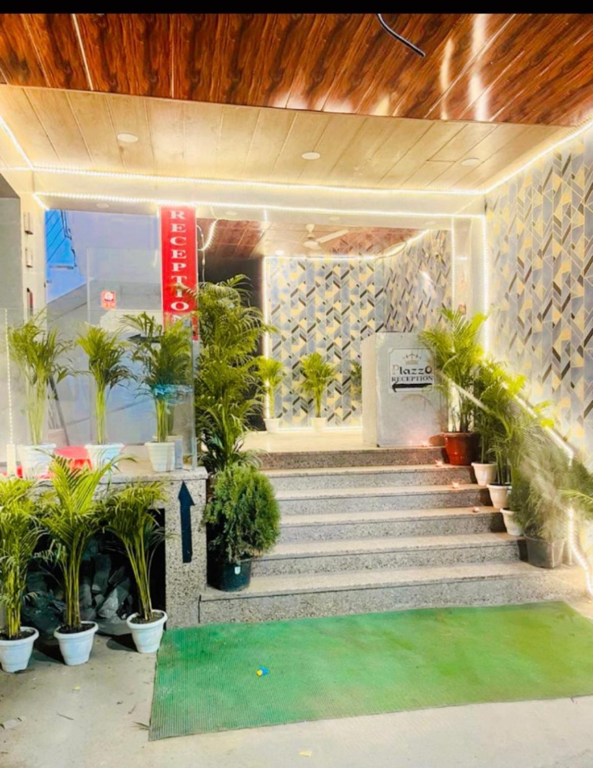 Plazzo Prime Plaza At Delhi Airport Couette-café