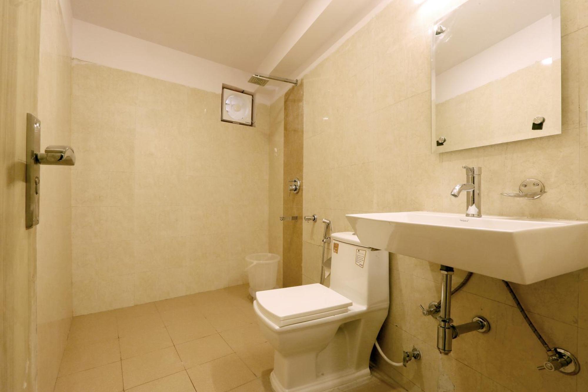 Plazzo Prime Plaza At Delhi Airport *