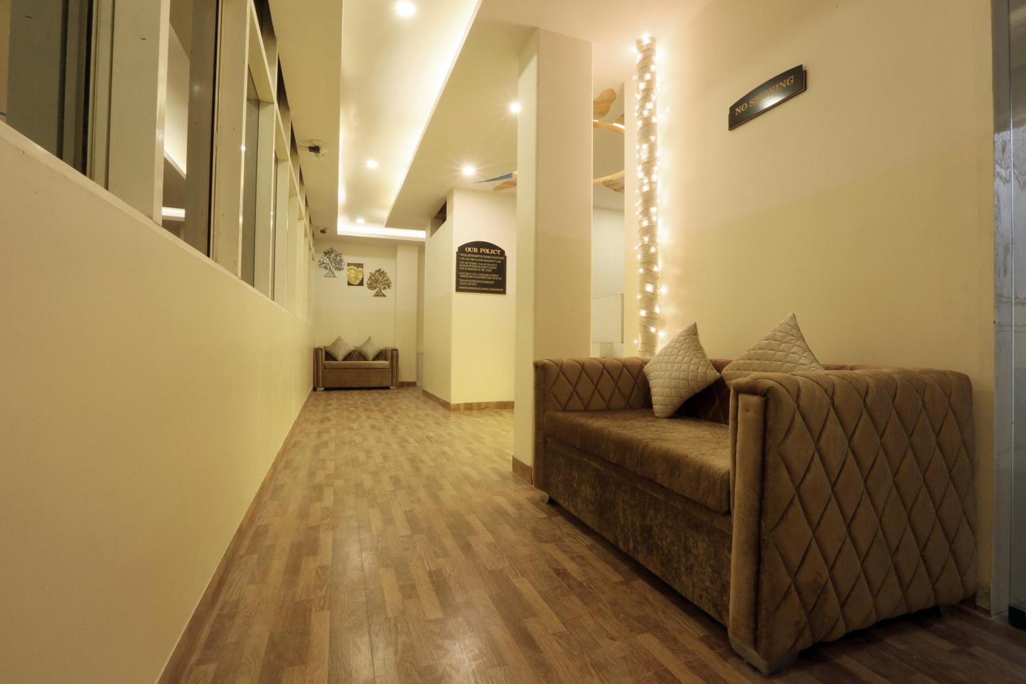 Plazzo Prime Plaza At Delhi Airport Couette-café *