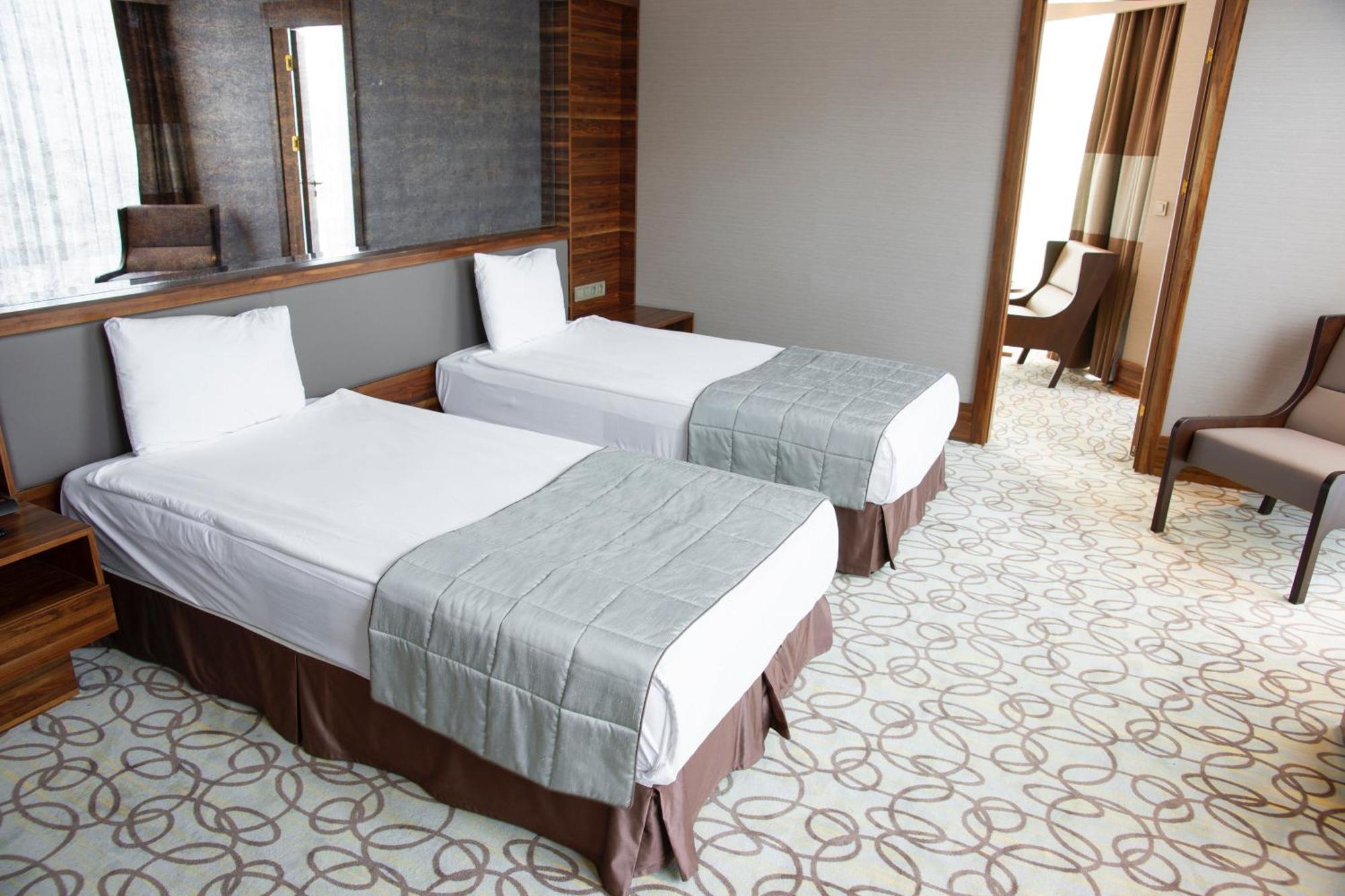 Plazzo Prime Plaza At Delhi Airport *